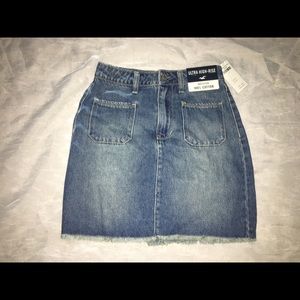 🔥Hollister Ultra High-Rise Skirt sz:1/w25🔥